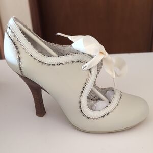 Poetic License Glamville Cream Lace Heels